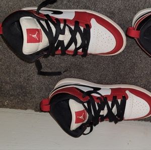 Boys Jordan 1s size 2